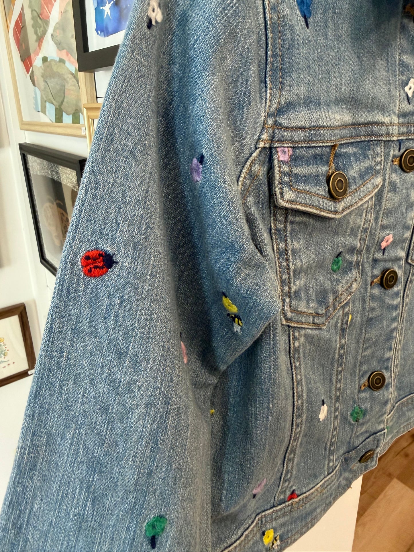 5/5T, Hanna Andersson, Blue, Floral / bee embroidered button-up denim jacket