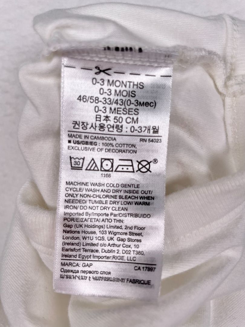 0-3 mo babyGap, White, Long-sleeve bodysuit, pocket w/ embroidered bear