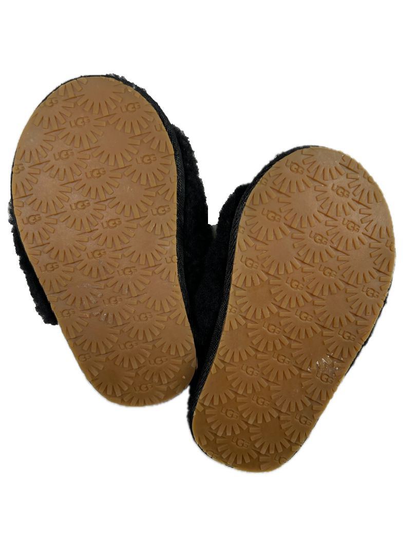 Size 7, UGG, Black, Fluff Yeah sheepskin slides / sandals