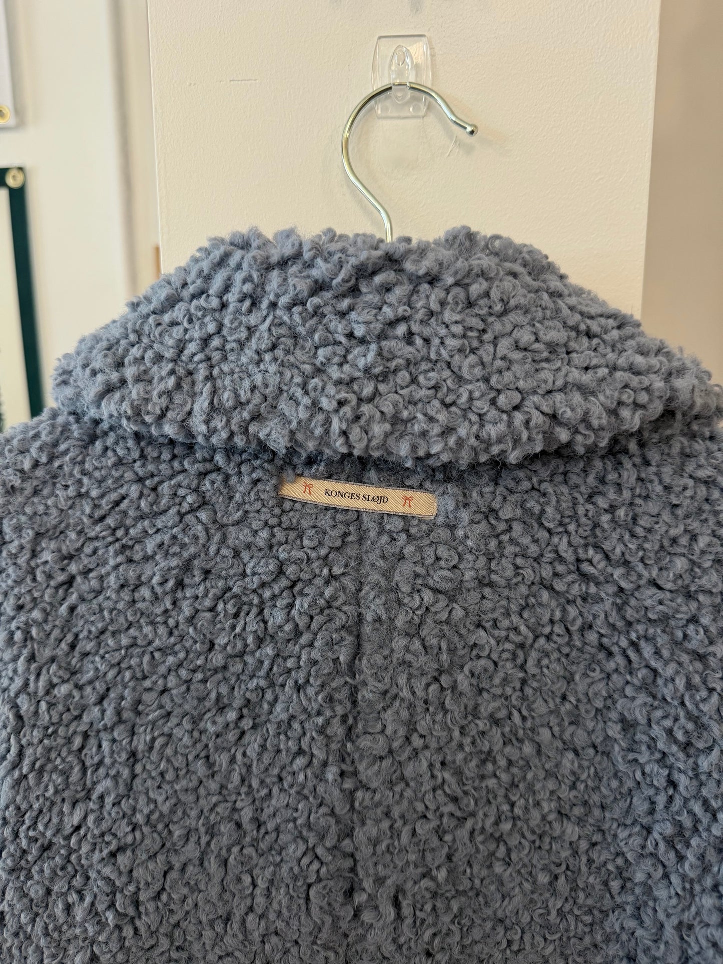 7-8, Konges Sløjd, Blue, Collared button-up sherpa jacket, embroidered poodle