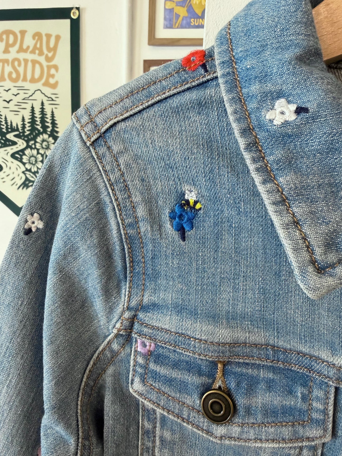 5/5T, Hanna Andersson, Blue, Floral / bee embroidered button-up denim jacket