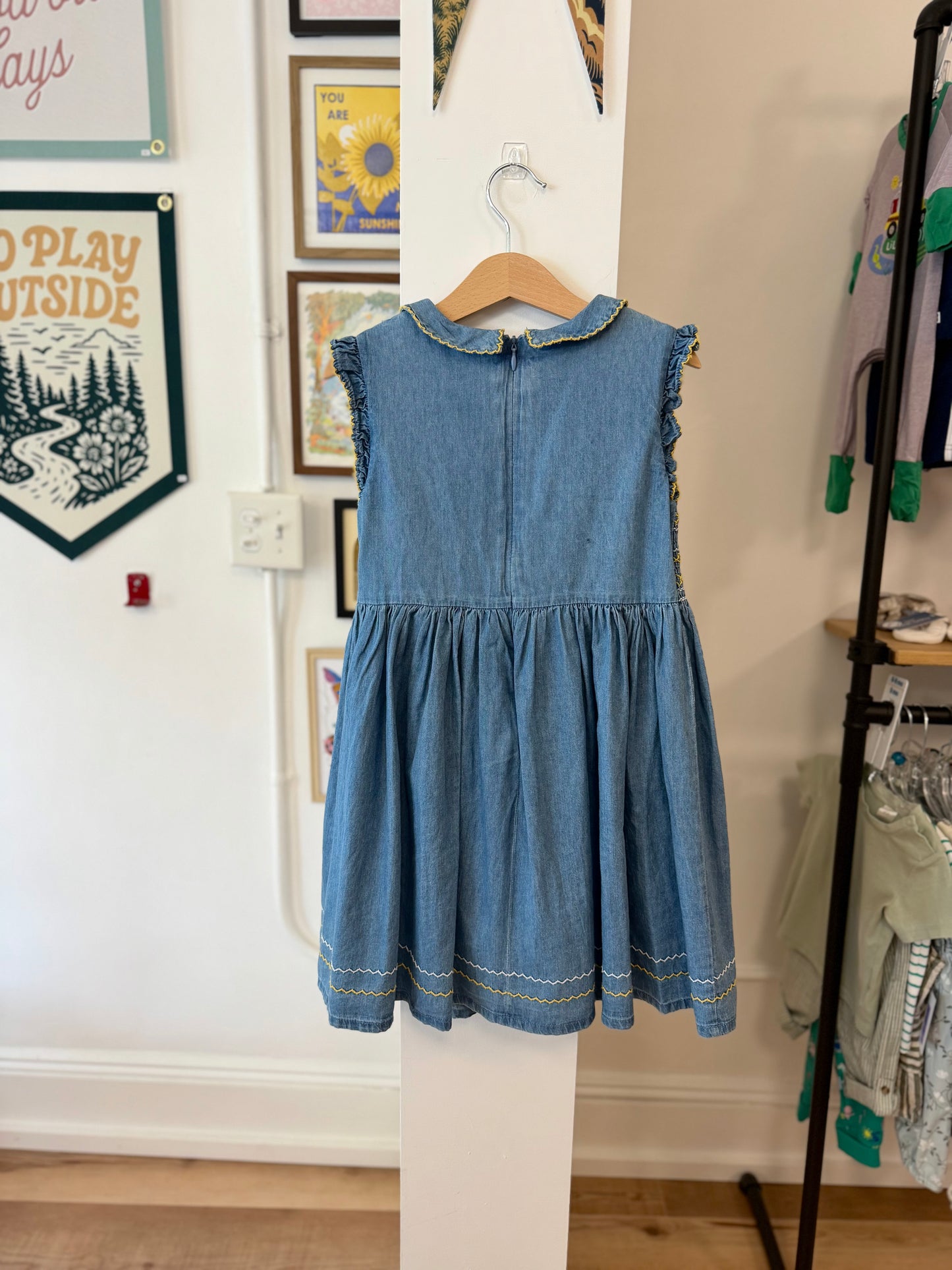 6-7, Boden, Blue, Daisy embroidered smocked chambray dress, Peter Pan collar