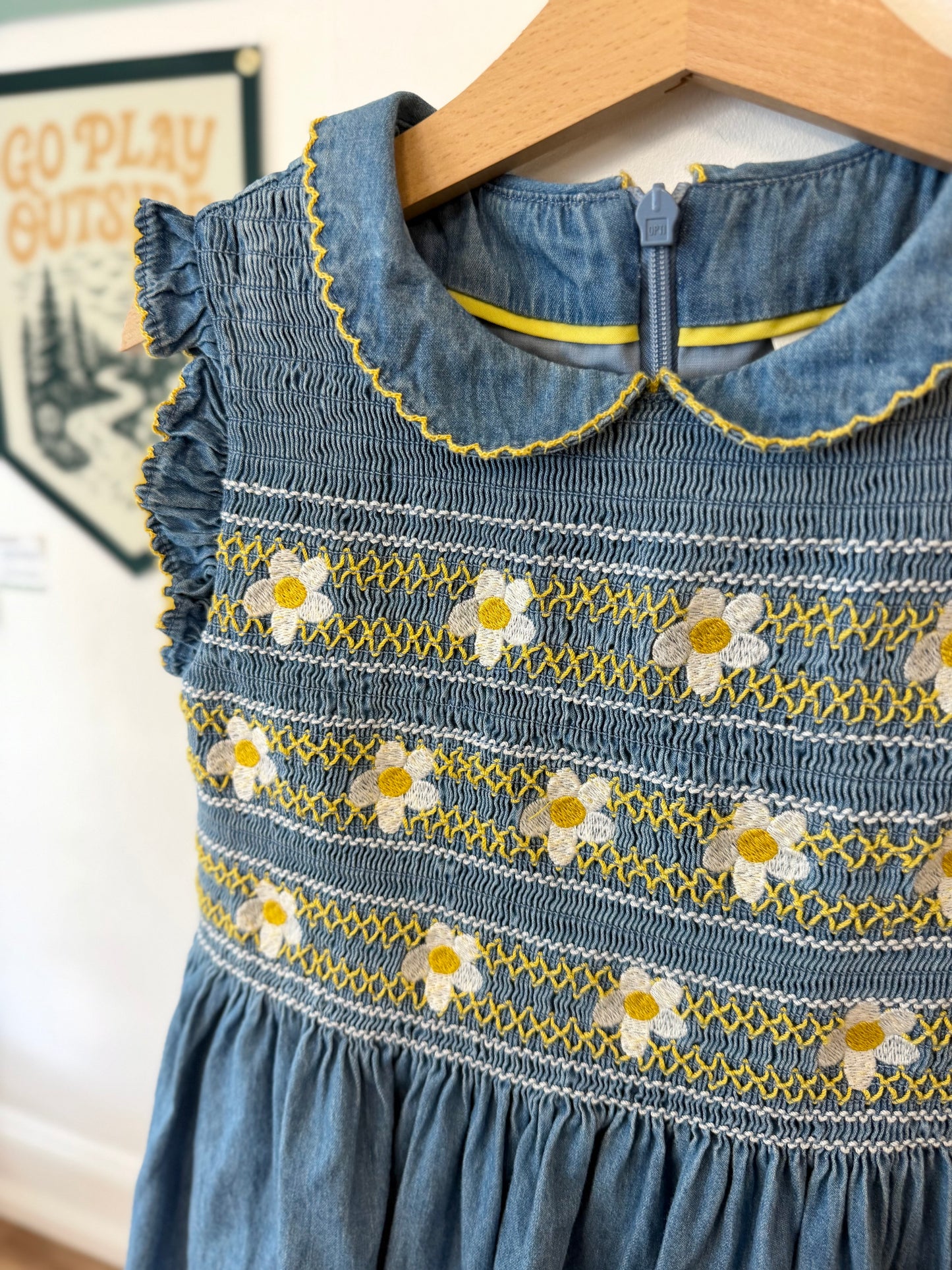 6-7, Boden, Blue, Daisy embroidered smocked chambray dress, Peter Pan collar