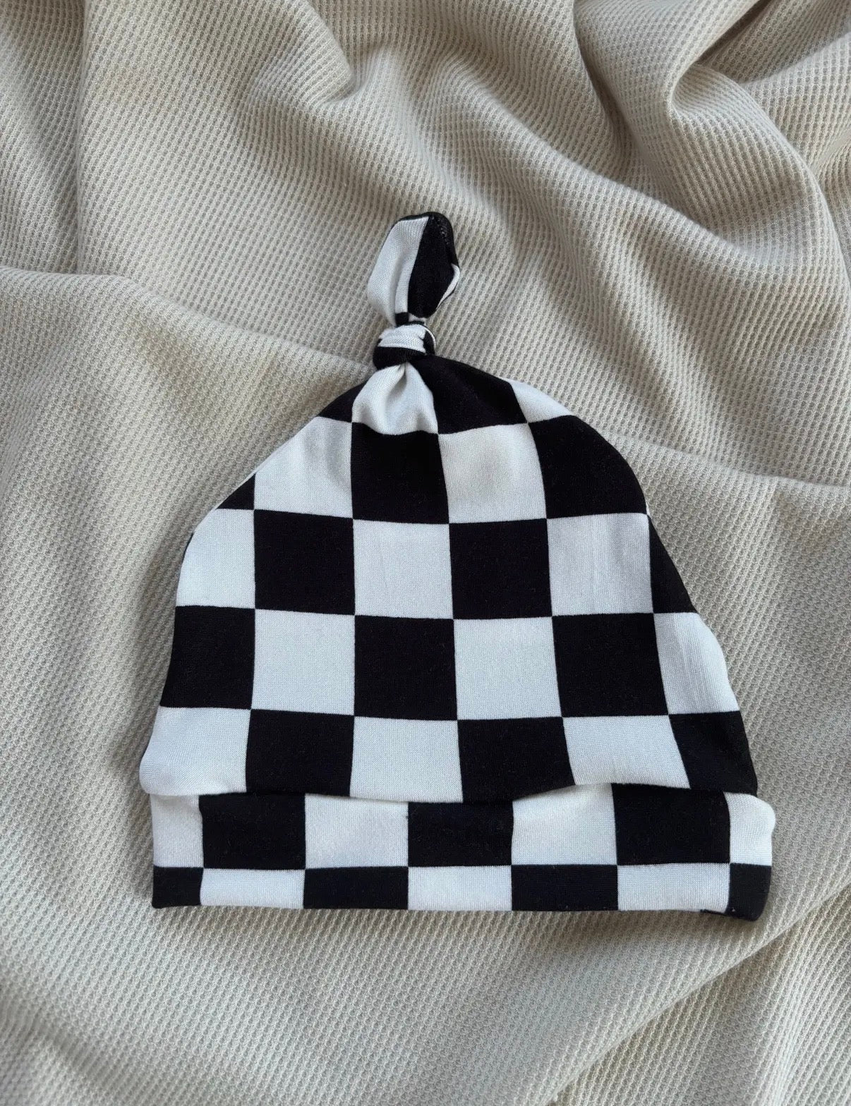 0-6 mo, Little Mae & Co, Black & White, Checkered Knotted Hat [jersey knit, wash cold & tumble dry low]