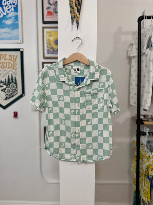 6, CottonOn, Green, White checkered yin-yang taijitu short-sleeve button-down shirt