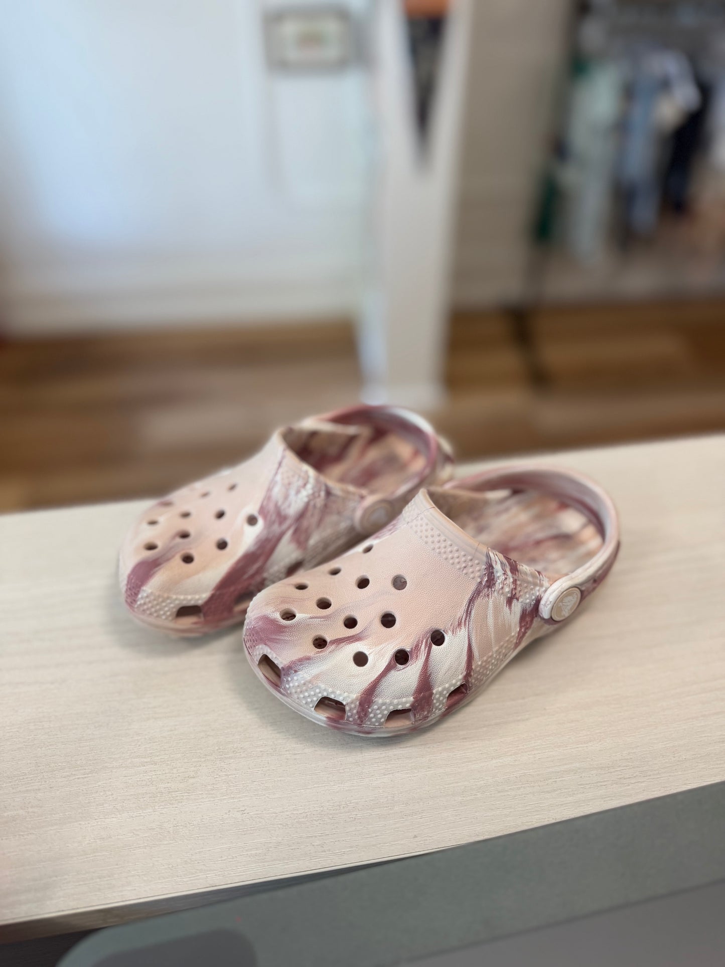 Size 9, Crocs, Pink, Marbled classic clogs