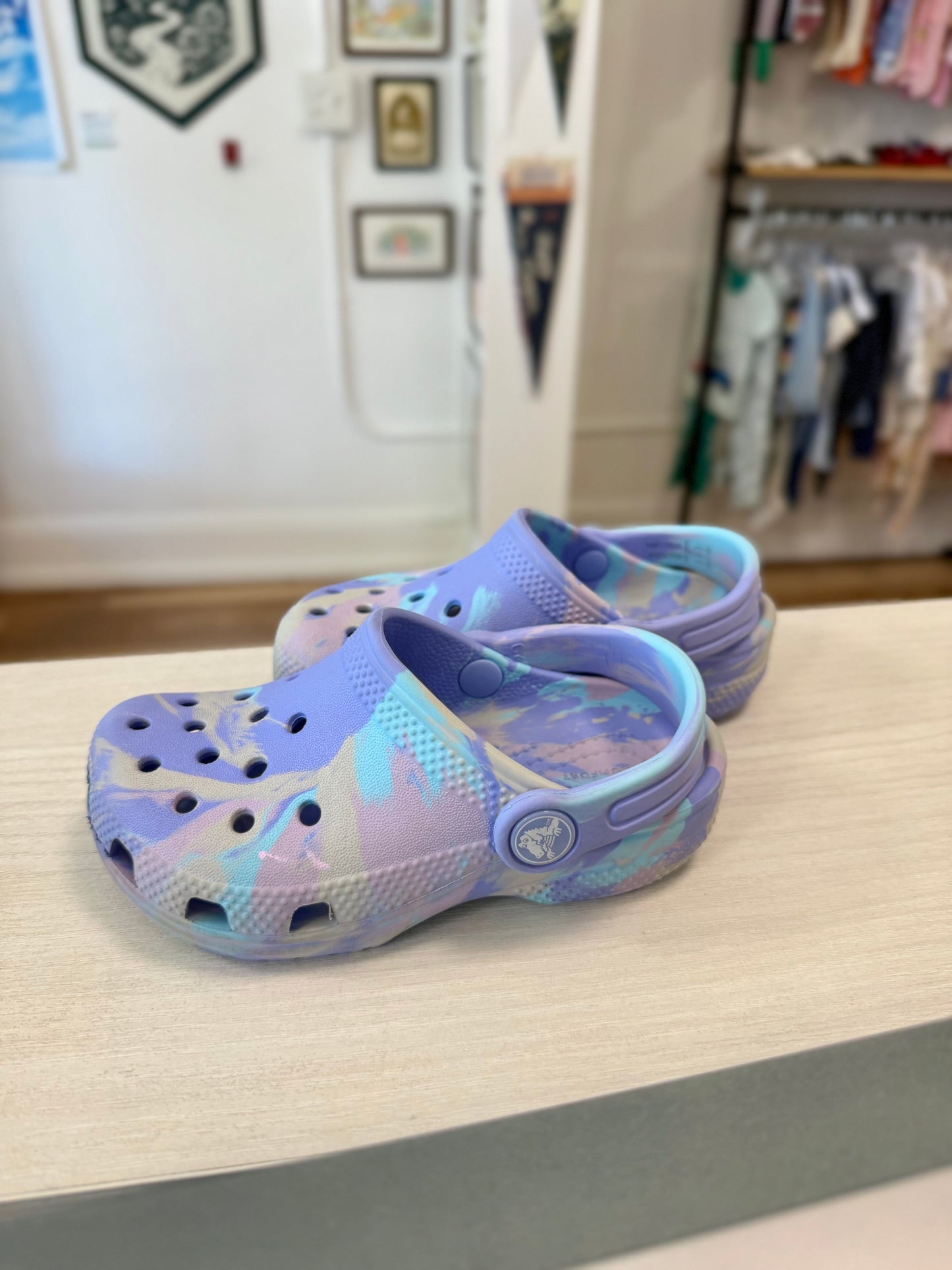 Size 9, Crocs, Purple, Marbled classic clogs