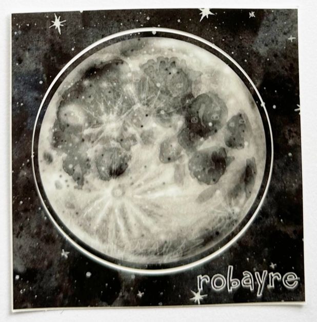 Robayre, Moon round vinyl sticker